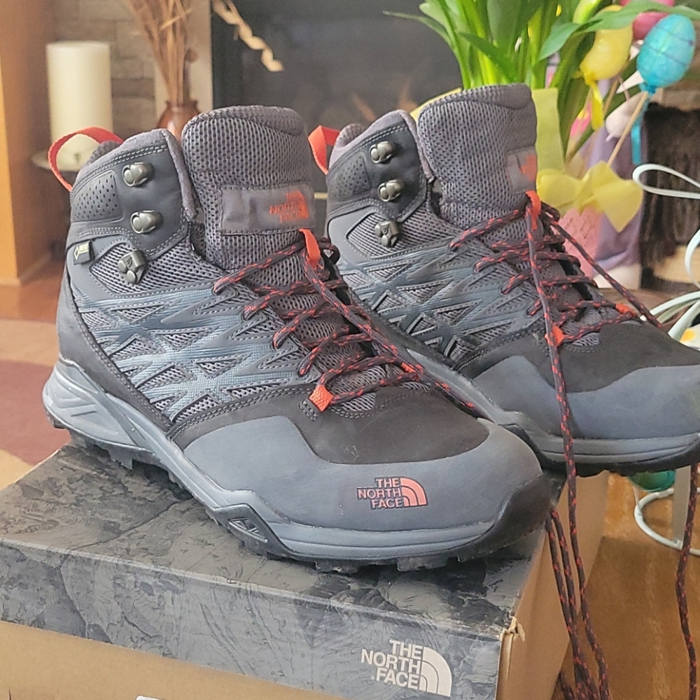 The North Face  New men's size 11 hiking boots